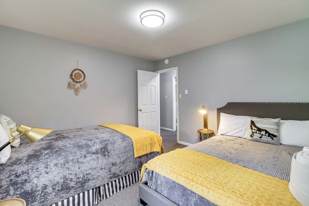 Long Pond Home w/ Hot Tub ~ 8 Mi to Kalahari!