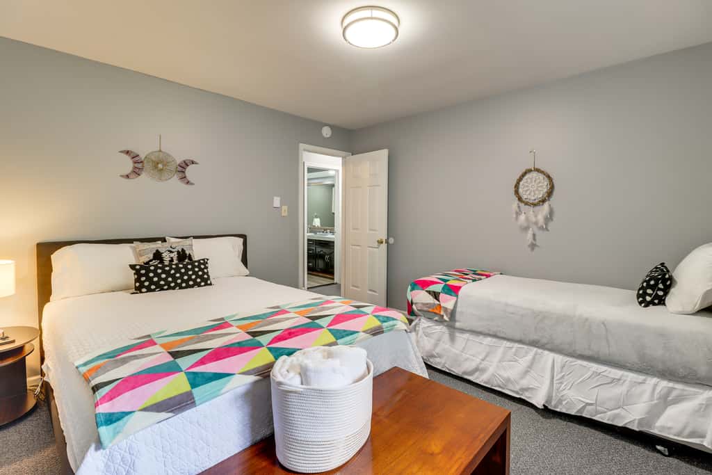 Long Pond Home w/ Hot Tub ~ 8 Mi to Kalahari!