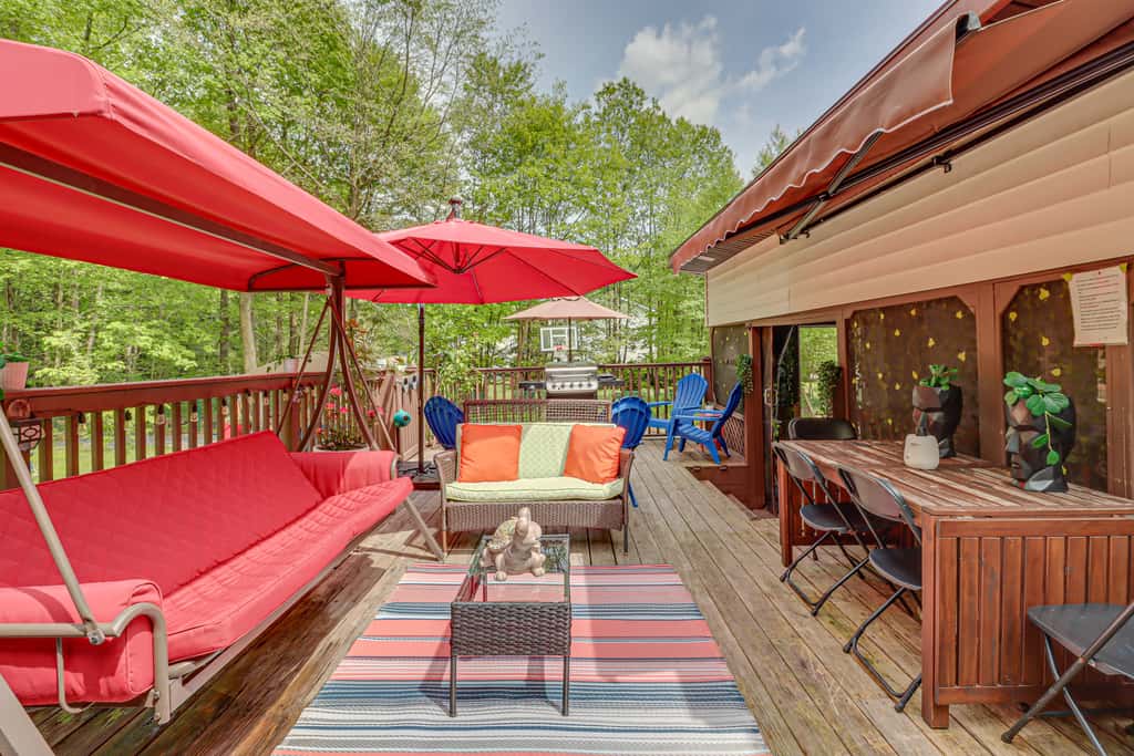 Long Pond Home w/ Hot Tub ~ 8 Mi to Kalahari!