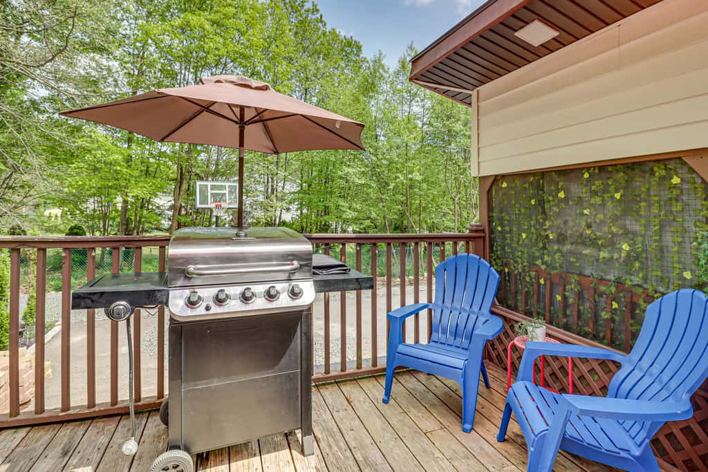 Long Pond Home w/ Hot Tub ~ 8 Mi to Kalahari!