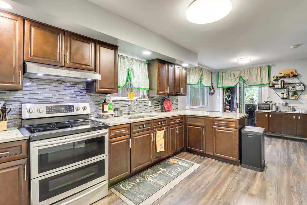 Long Pond Home w/ Hot Tub ~ 8 Mi to Kalahari!