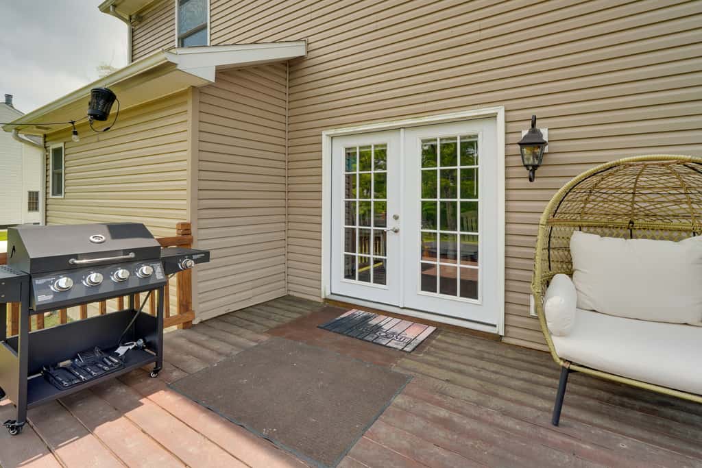 1 Mi to Lakes: Family Pocono Home w/ Yard & Deck!