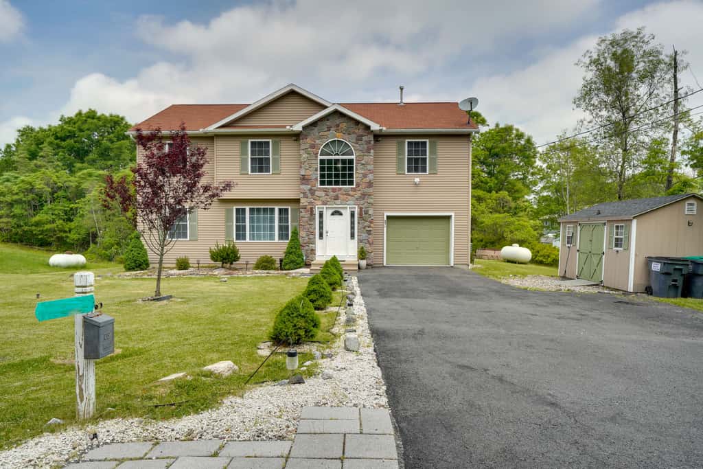 1 Mi to Lakes: Family Pocono Home w/ Yard & Deck!