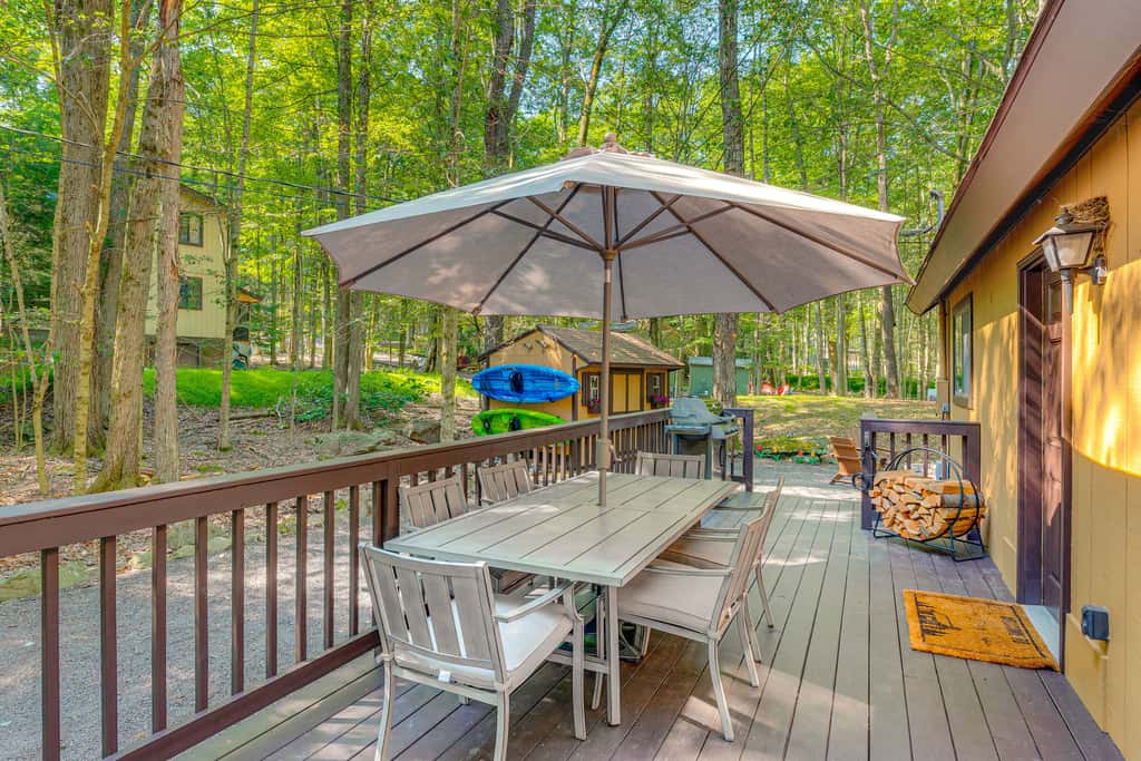 Game Room & Hot Tub: ‘Pine Bear' Pocono Lake Cabin
