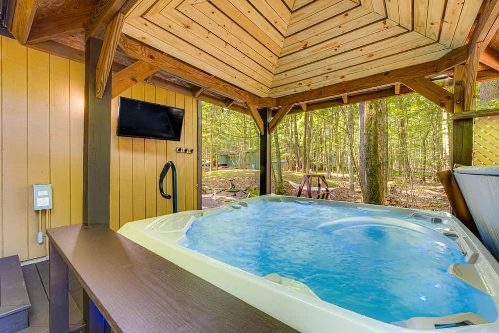 Game Room & Hot Tub: ‘Pine Bear' Pocono Lake Cabin