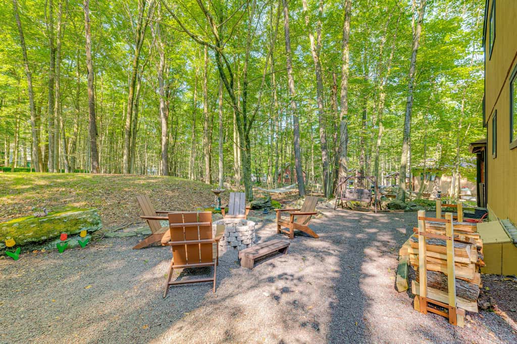 Game Room & Hot Tub: ‘Pine Bear' Pocono Lake Cabin