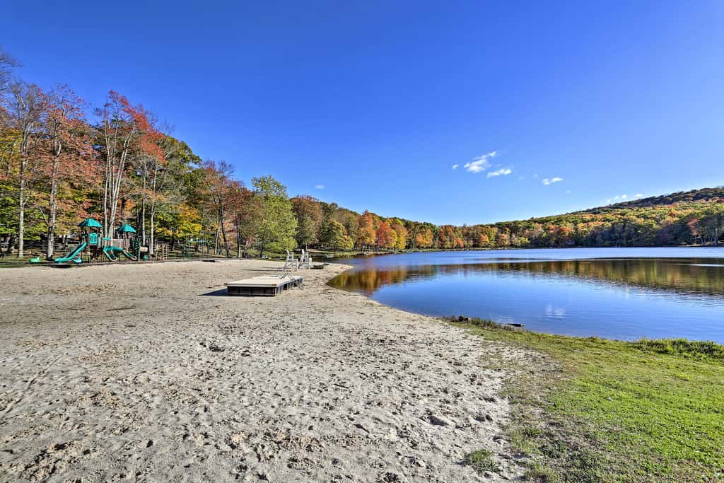 Game Room & Hot Tub: ‘Pine Bear' Pocono Lake Cabin