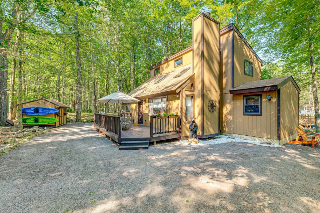 Game Room & Hot Tub: ‘Pine Bear' Pocono Lake Cabin
