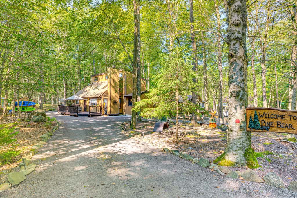 Game Room & Hot Tub: ‘Pine Bear' Pocono Lake Cabin