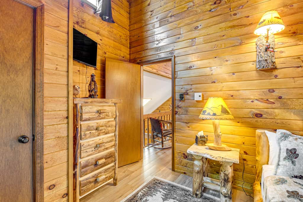 Game Room & Hot Tub: ‘Pine Bear' Pocono Lake Cabin