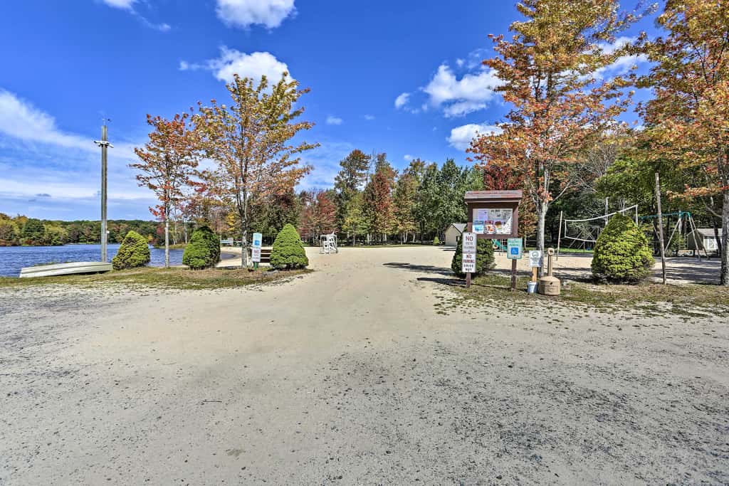 Game Room & Hot Tub: ‘Pine Bear' Pocono Lake Cabin