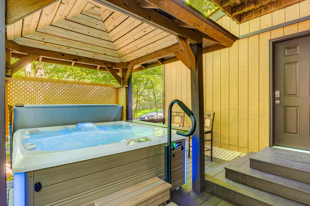 Game Room & Hot Tub: ‘Pine Bear' Pocono Lake Cabin