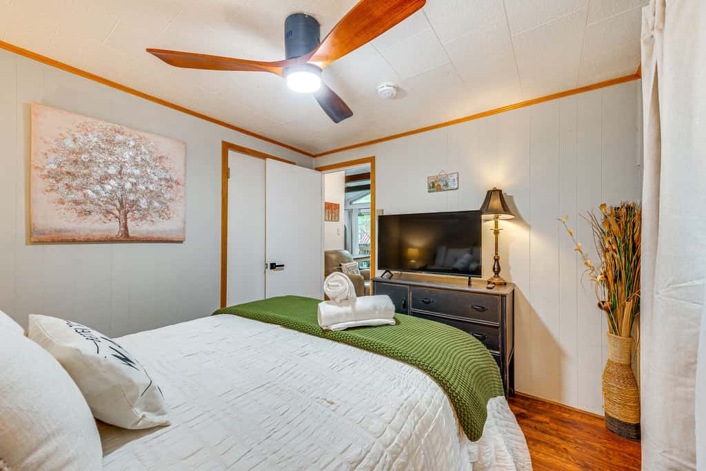 Deck & Fire Pit: Pet-Friendly Pocono Lake Abode!