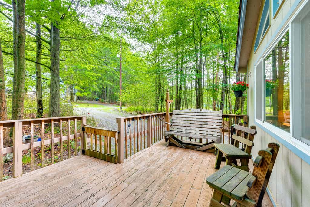 Deck & Fire Pit: Pet-Friendly Pocono Lake Abode!