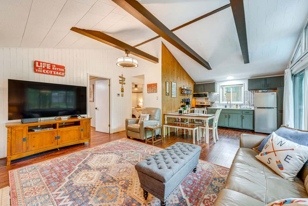 Deck & Fire Pit: Pet-Friendly Pocono Lake Abode!