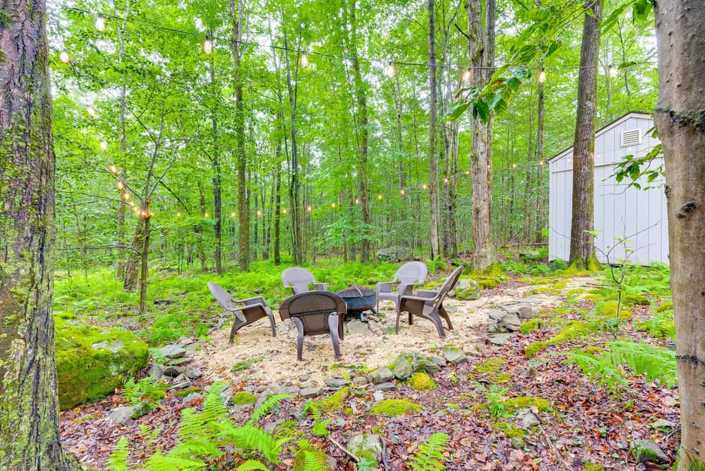 Deck & Fire Pit: Pet-Friendly Pocono Lake Abode!