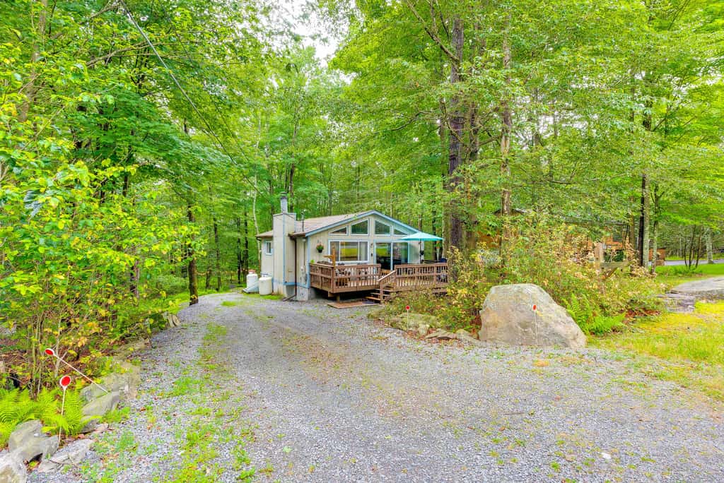 Deck & Fire Pit: Pet-Friendly Pocono Lake Abode!