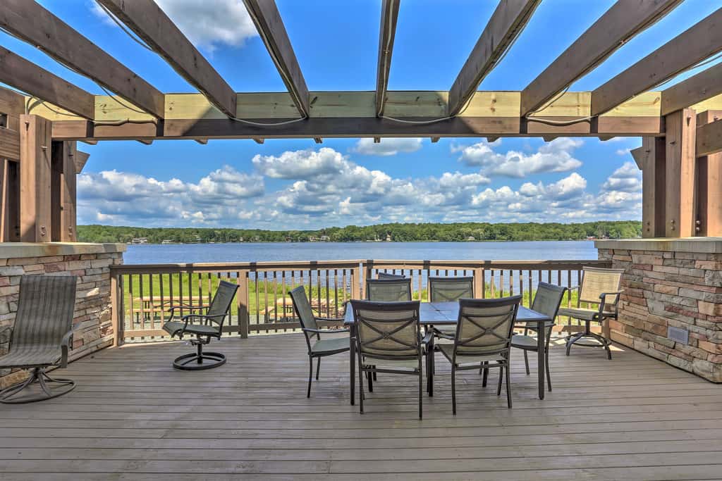 Deck & Fire Pit: Pet-Friendly Pocono Lake Abode!