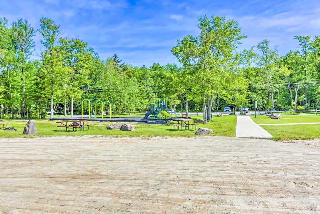 Deck & Fire Pit: Pet-Friendly Pocono Lake Abode!