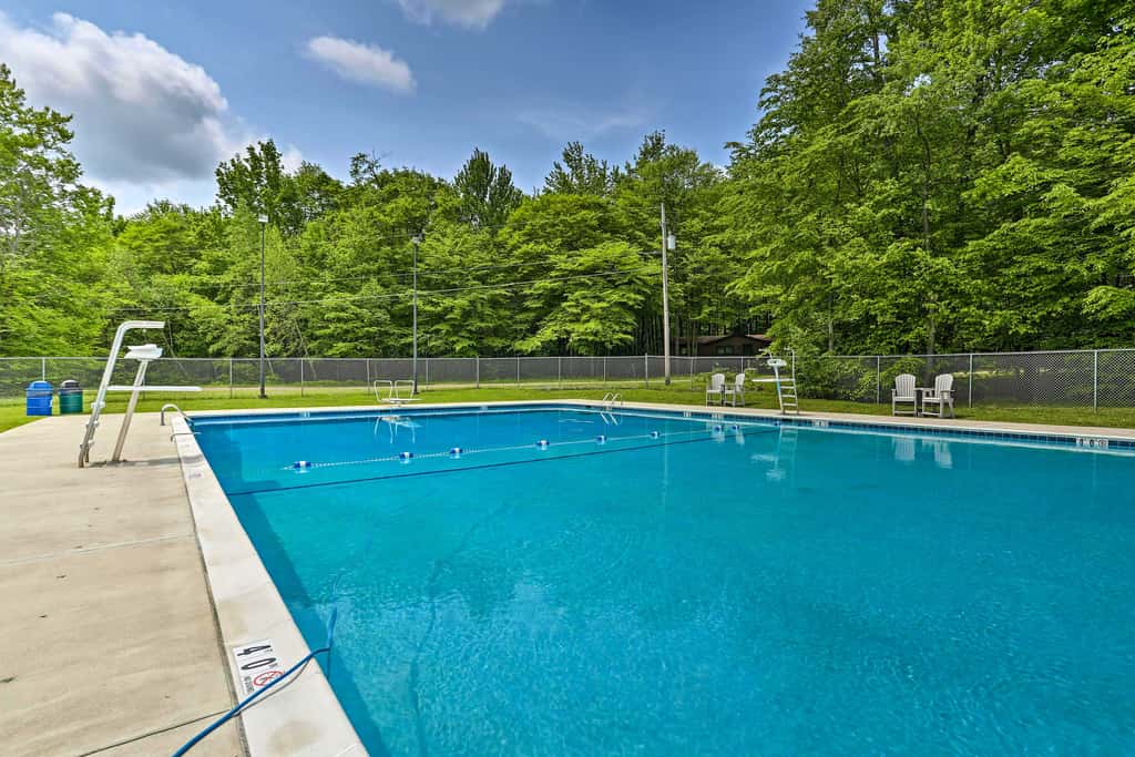 Deck & Fire Pit: Pet-Friendly Pocono Lake Abode!
