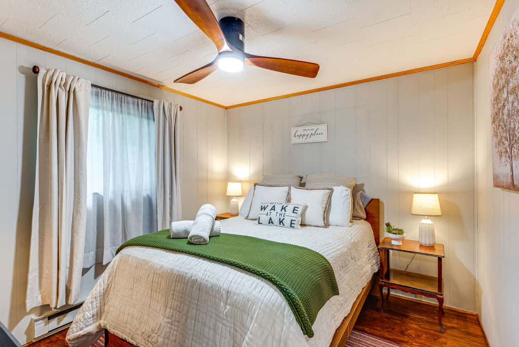 Deck & Fire Pit: Pet-Friendly Pocono Lake Abode!