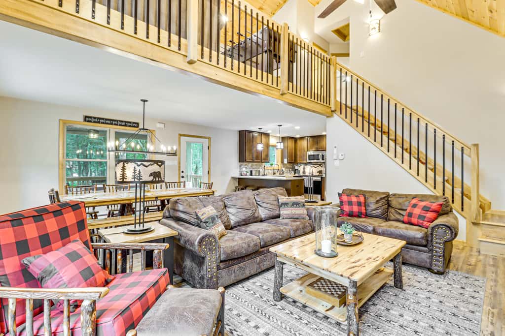 Forest Views & Hot Tub: Poconos Cozy Cabin