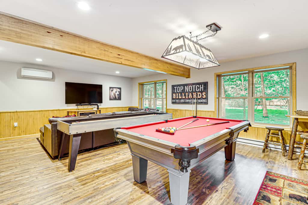 Forest Views & Hot Tub: Poconos Cozy Cabin