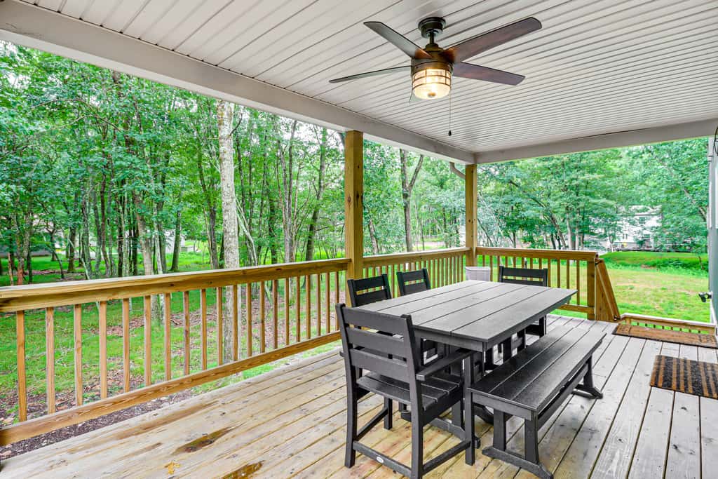 Forest Views & Hot Tub: Poconos Cozy Cabin