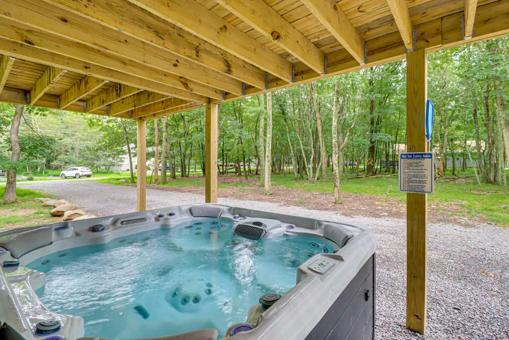 Forest Views & Hot Tub: Poconos Cozy Cabin
