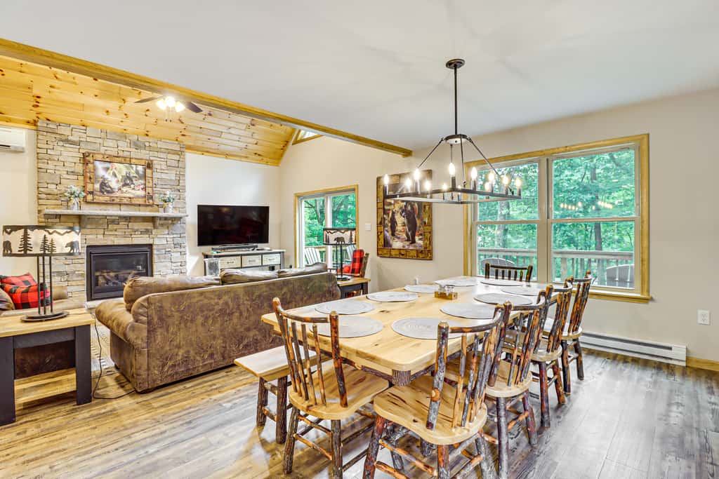 Forest Views & Hot Tub: Poconos Cozy Cabin