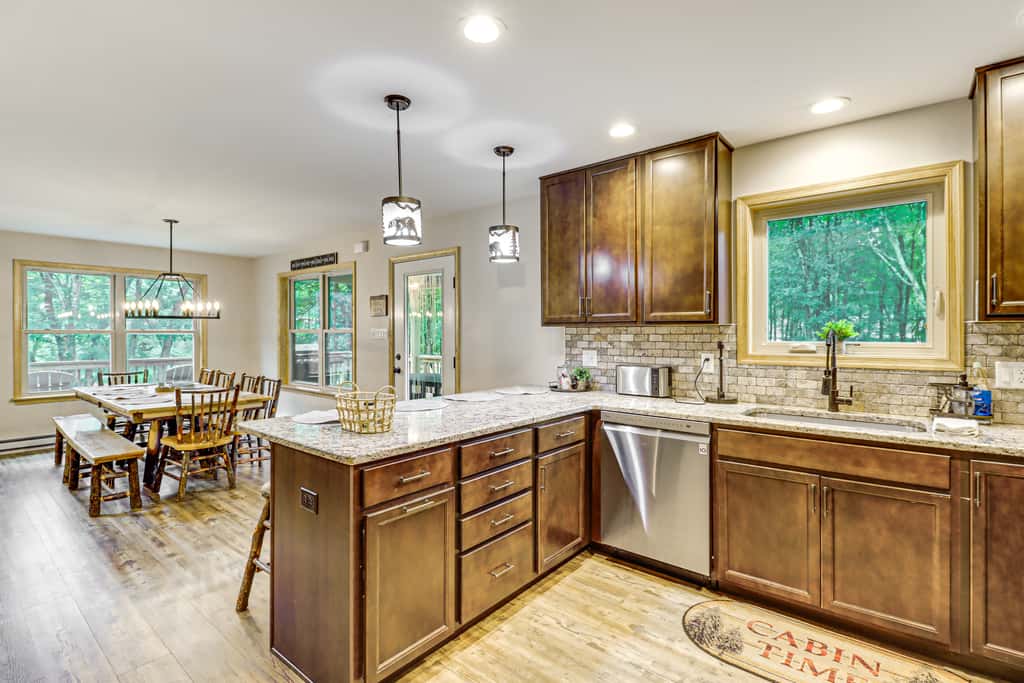 Forest Views & Hot Tub: Poconos Cozy Cabin
