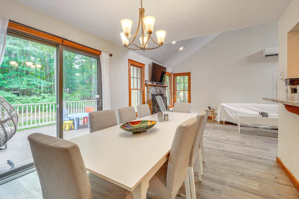 Tannersville Resort Home w/ Deck & Gas Grill!