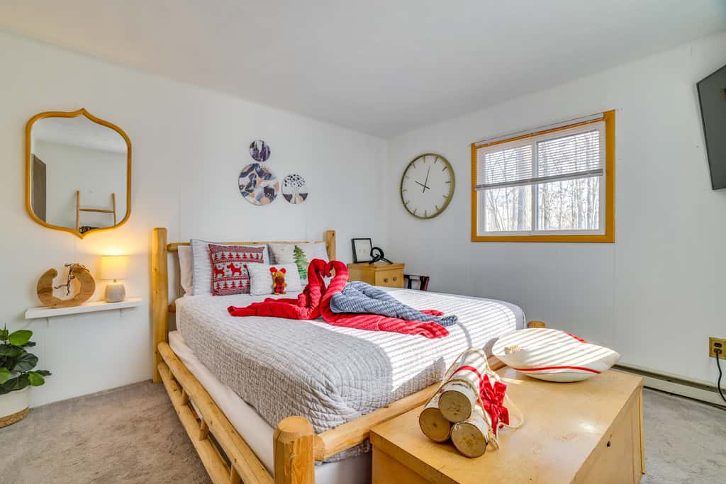 Private Hot Tub & Game Room: Pocono Family Cabin!