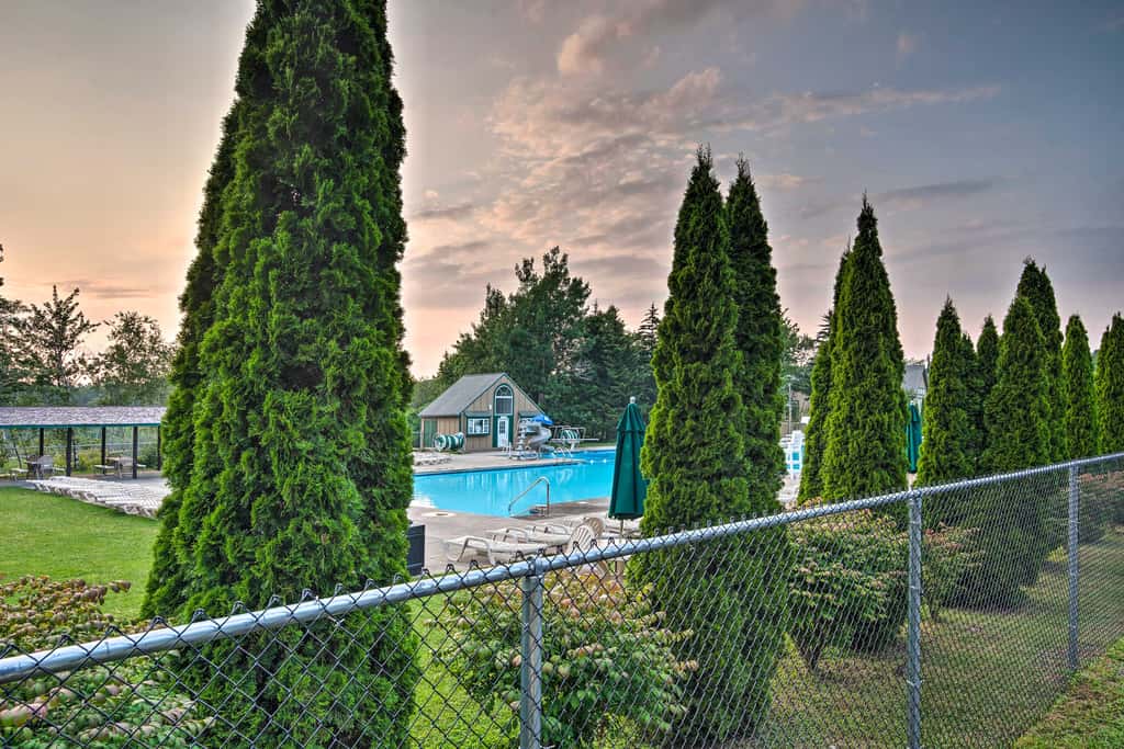 Private Hot Tub & Game Room: Pocono Family Cabin!