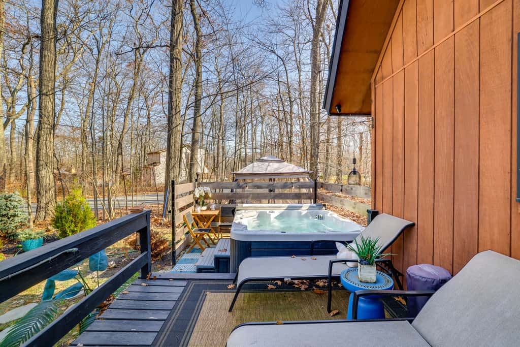Private Hot Tub & Game Room: Pocono Family Cabin!