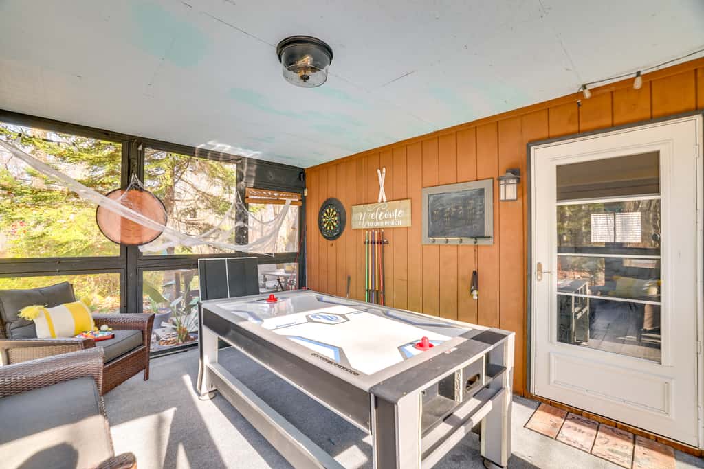 Private Hot Tub & Game Room: Pocono Family Cabin!