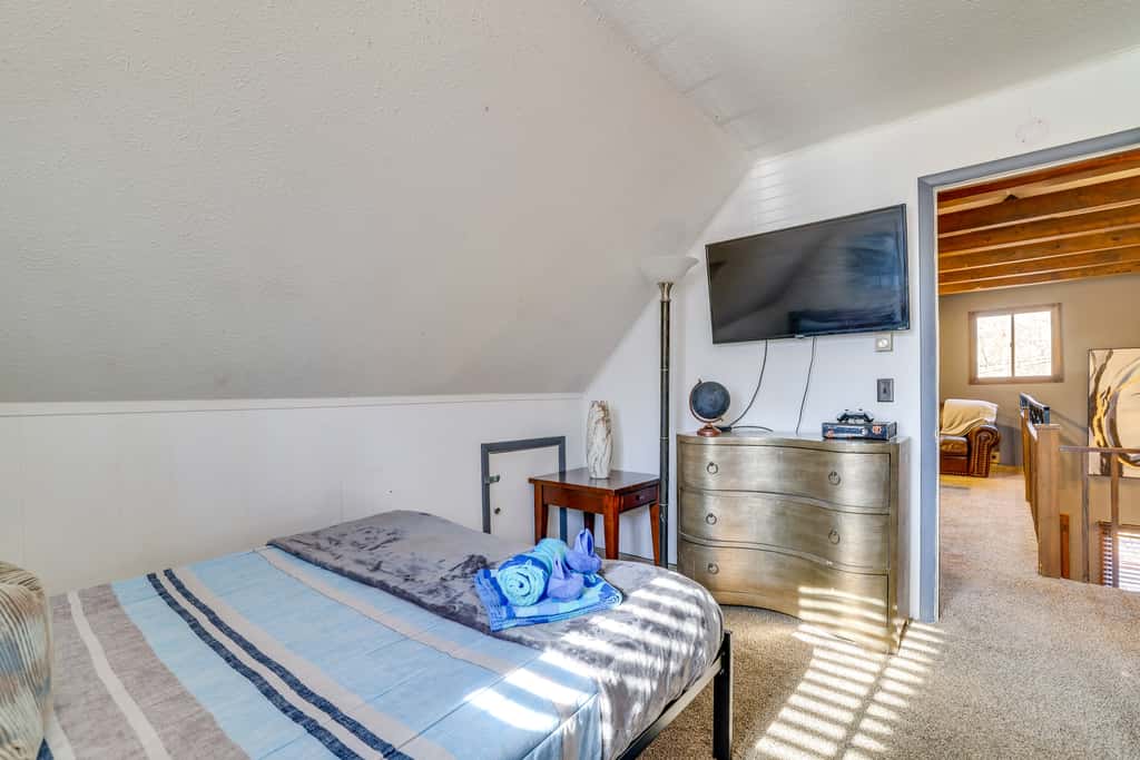 Private Hot Tub & Game Room: Pocono Family Cabin!