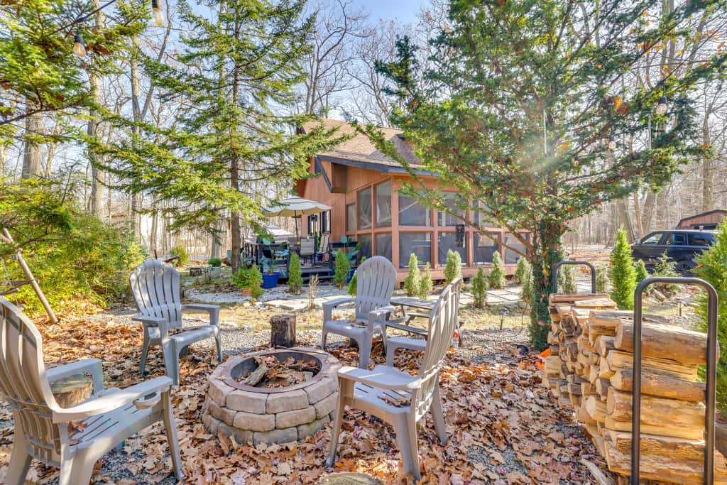 Private Hot Tub & Game Room: Pocono Family Cabin!