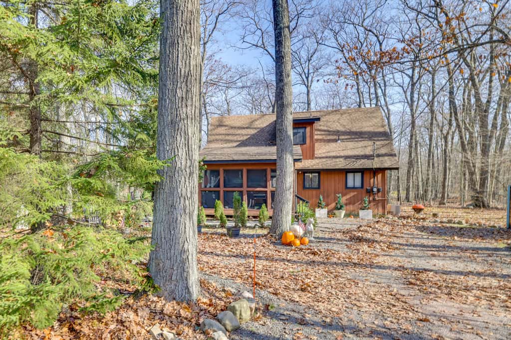 Private Hot Tub & Game Room: Pocono Family Cabin!