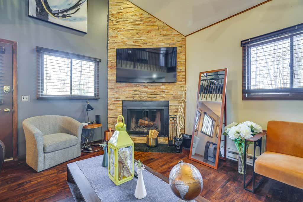 Private Hot Tub & Game Room: Pocono Family Cabin!