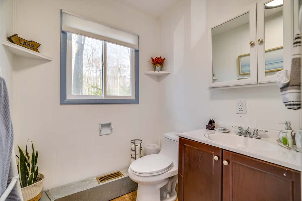 Private Hot Tub & Game Room: Pocono Family Cabin!