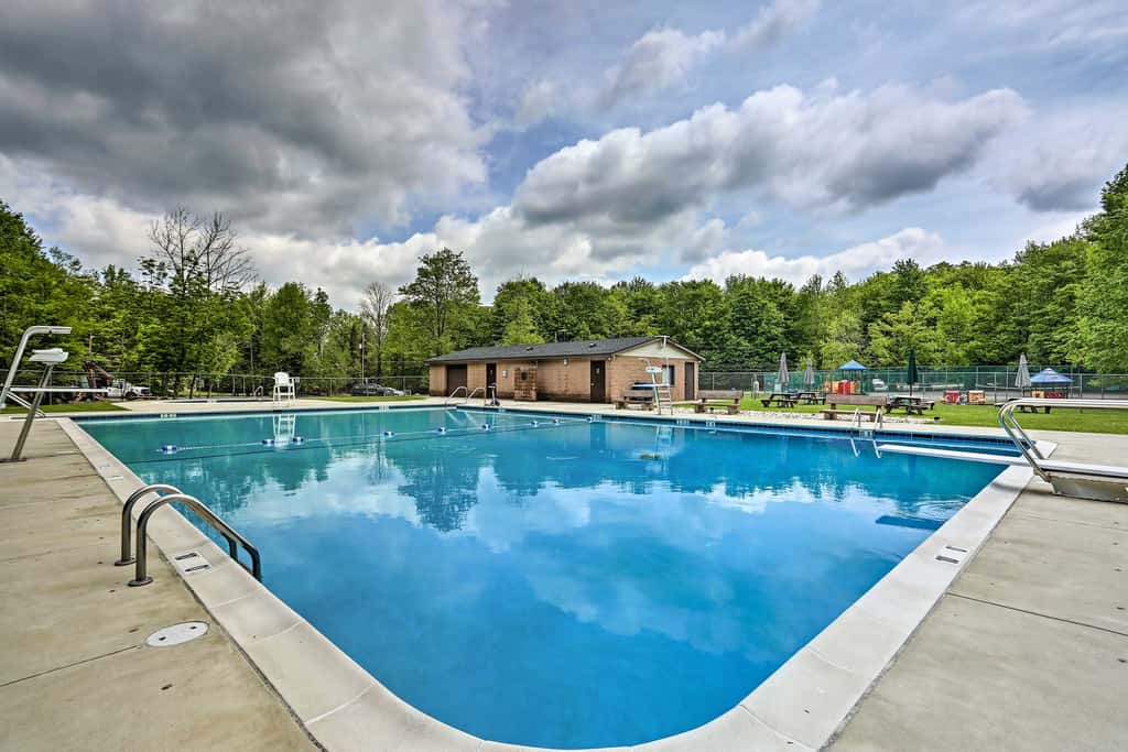 Home w/ Hot Tub & Arrowhead Lake Community Perks!