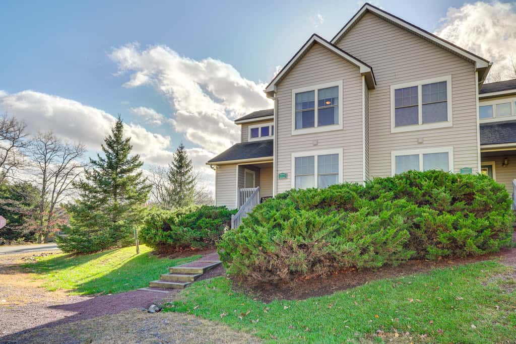 1 Mi to Waterpark: Mtn-View Poconos Hideaway!