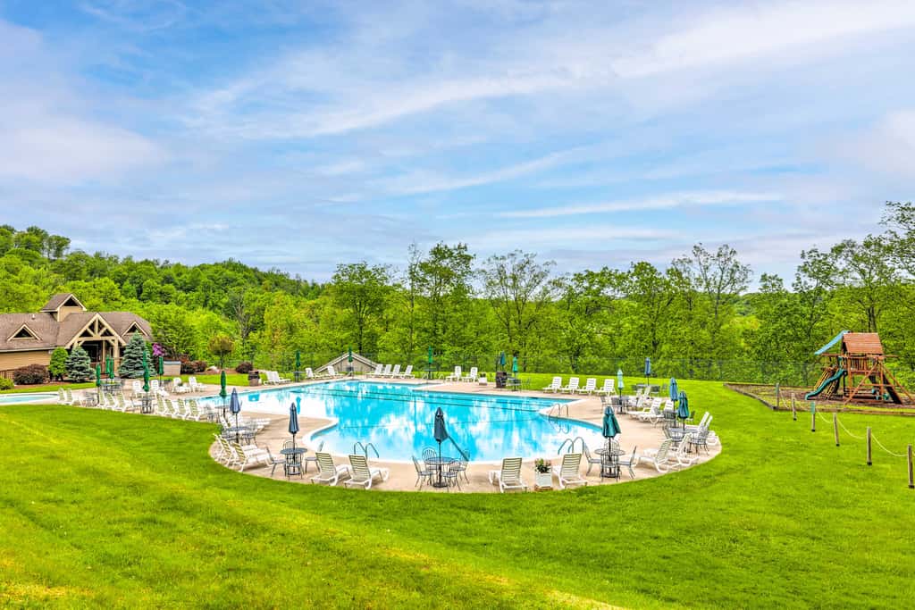 1 Mi to Waterpark: Mtn-View Poconos Hideaway!