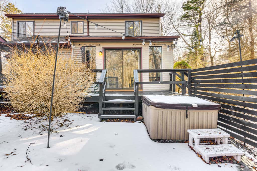 Hot Tub & Game Room: Long Pond Getaway!