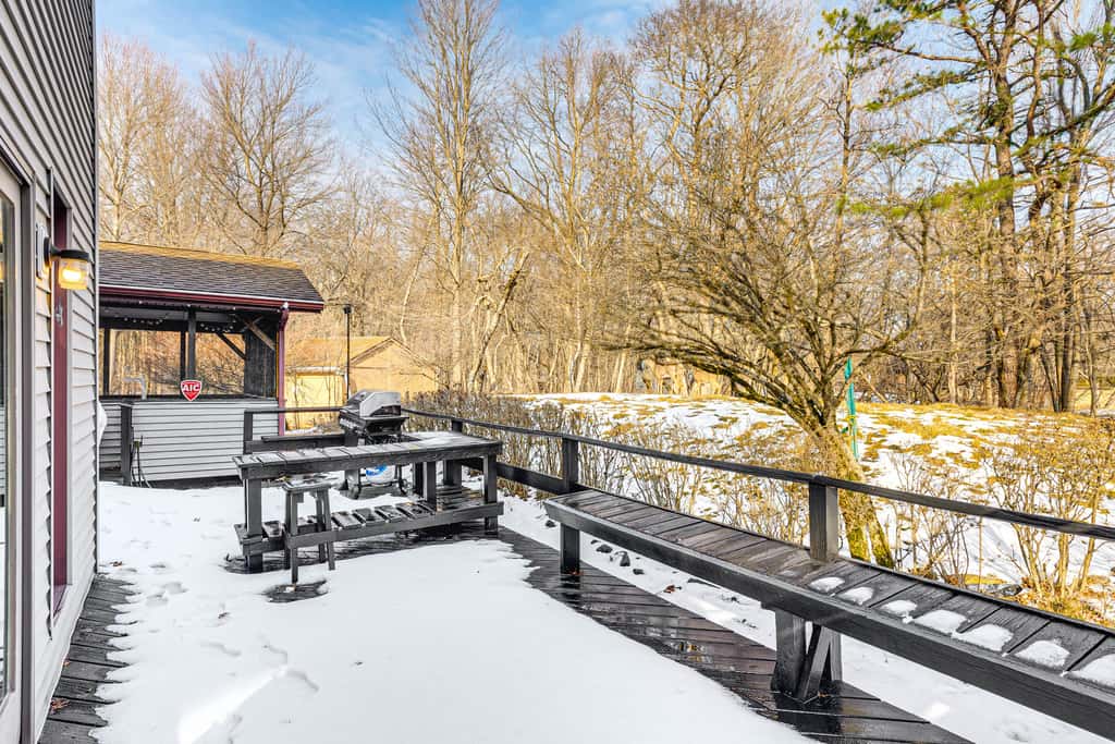 Hot Tub & Game Room: Long Pond Getaway!