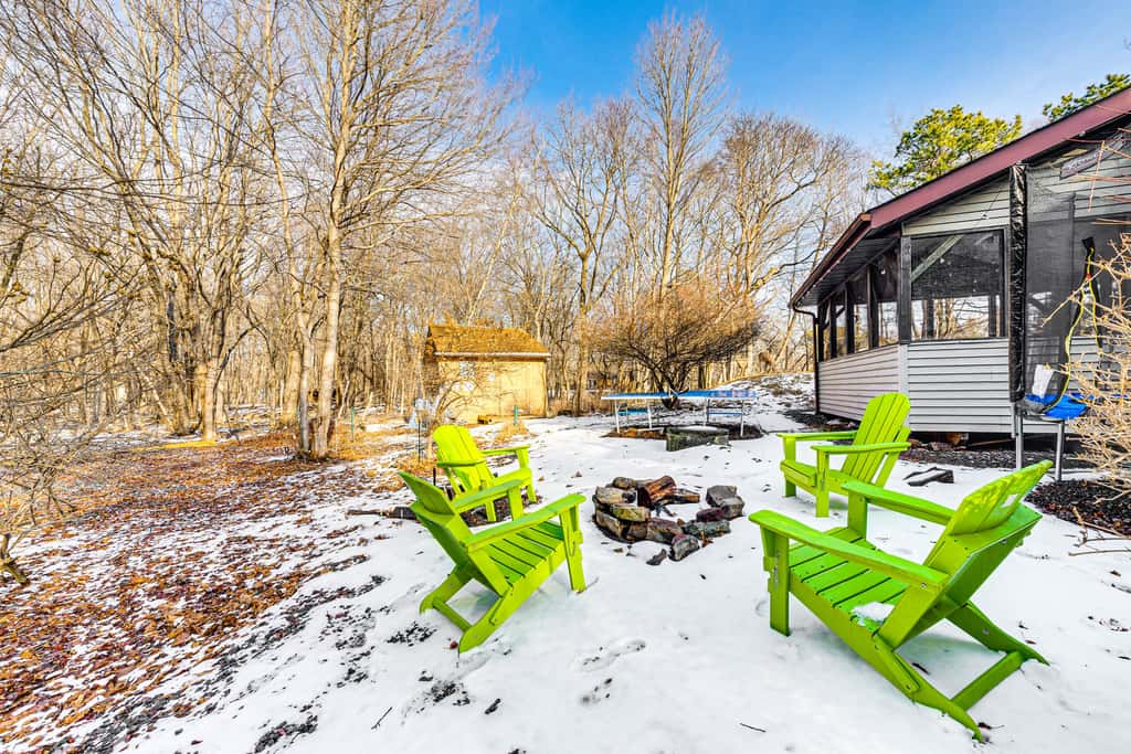 Hot Tub & Game Room: Long Pond Getaway!