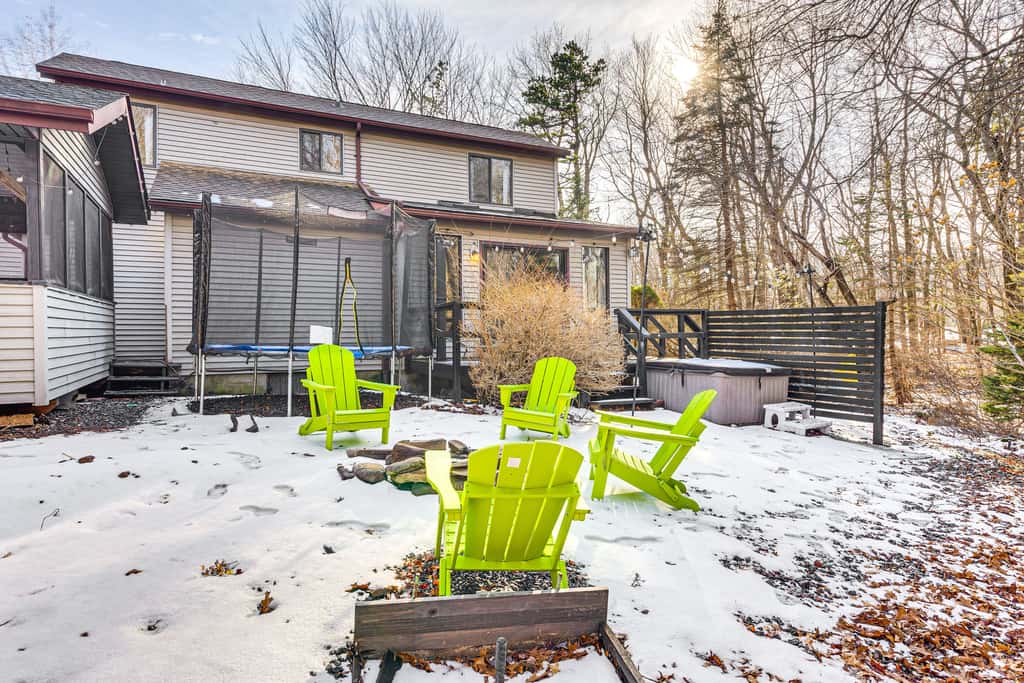Hot Tub & Game Room: Long Pond Getaway!