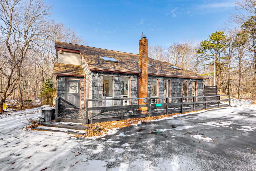 Hot Tub & Game Room: Long Pond Getaway!