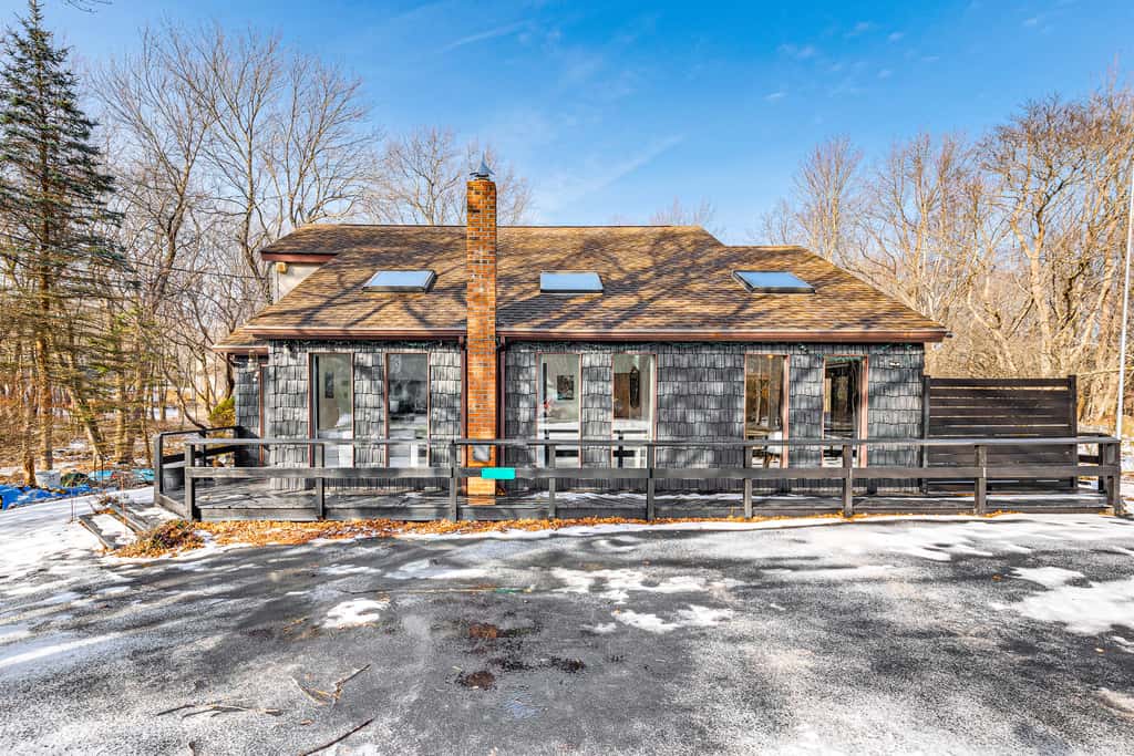 Hot Tub & Game Room: Long Pond Getaway!